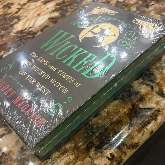 Special Limited Edition Wicked Book by Gregory Maguire - Picture 3 of 4